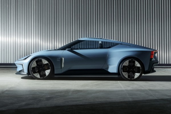 Спорткар Polestar O2 &mdash; со стеклянной крышей и квадрокоптером