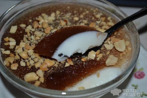Рецепт: Панна-котта - С крыжовенным желе, корицей и орехами