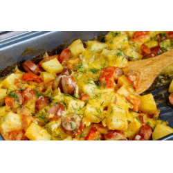 Рецепт: Картошка, запеченная с сосисками, помидорами и сыром - По-домашнему