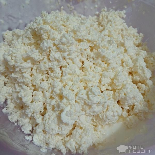 Рецепт: Треугольники из лаваша - Рецепт быстрых и лёгких закусочных пирожков из тонкого армянского лаваша. С соленым творогом и помидорами.