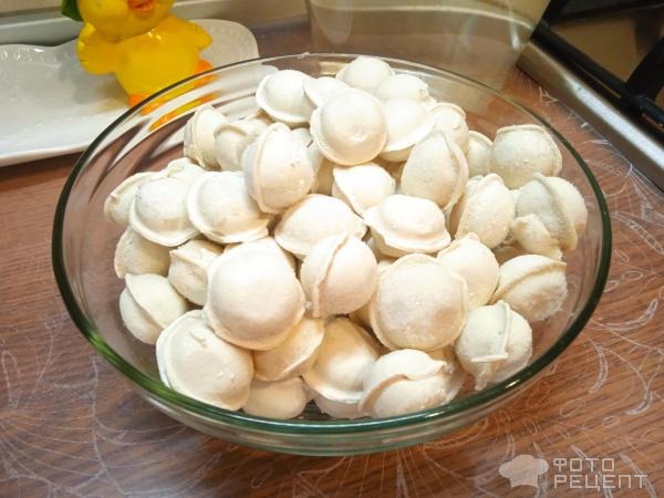 Рецепт: Жареные пельмени - в сливочном сырном соусе
