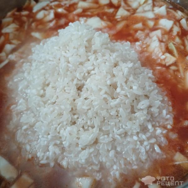 Рецепт: Постные томатные щи с рисом на грибном бульоне - Рецепт сытных постных щей без картофеля.