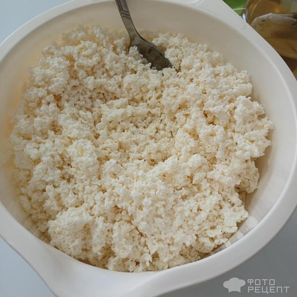 Рецепт: Творожная пасха "Кокосовая" - Белоснежная творожная пасха с насыщенным кокосовым вкусом из домашнего творога, без варки.