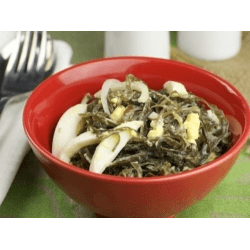 Рецепт: Салат с морской капустой - Из того, что под рукой: морская капуста, горошек и сыр. Питательный, полезный, быстрый салатик.