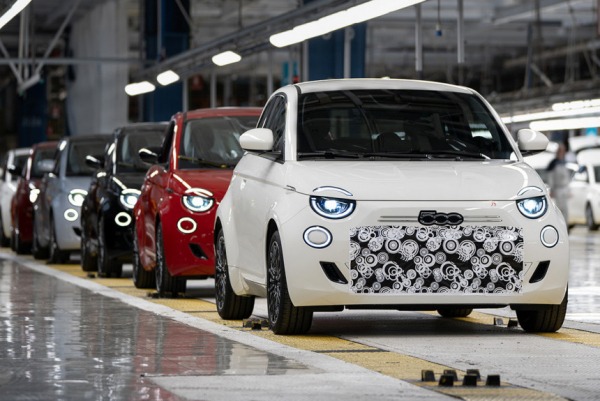 Дайджест дня: Fiat 500 с ДВС, несостоявшаяся &laquo;пятерка&raquo; BMW и другие события индустрии