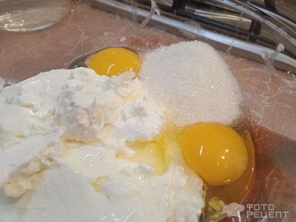 Рецепт: Пирог с замороженными ягодами - и творогом