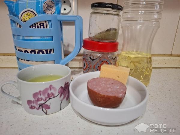 Рецепт: Белковый омлет - С колбасой и сыром.