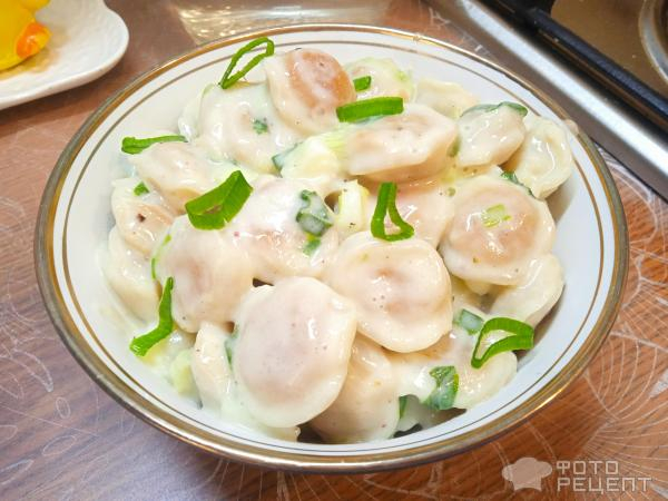 Рецепт: Жареные пельмени - в сливочном сырном соусе