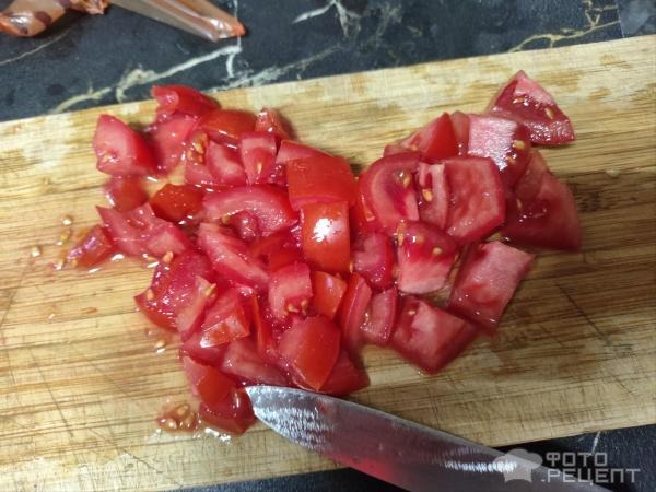 Рецепт: Картошка, запеченная с сосисками, помидорами и сыром - По-домашнему