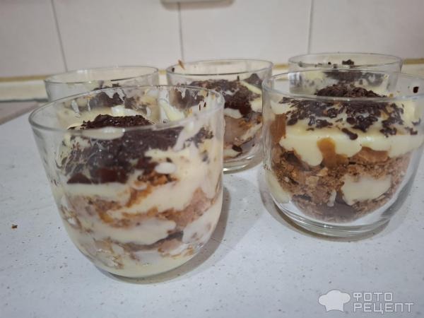 Рецепт: Десерт в стакане с заварным кремом - С шоколадом.