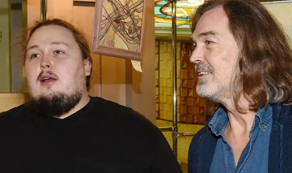 Мать внебрачного сына Никаса Сафронова готовится забрать иск из суда