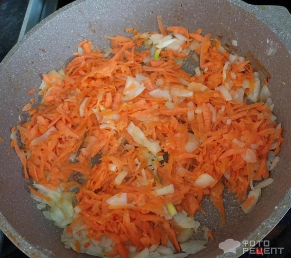 Рецепт: Минтай, тушеный в томатном соусе - с морковкой и луком