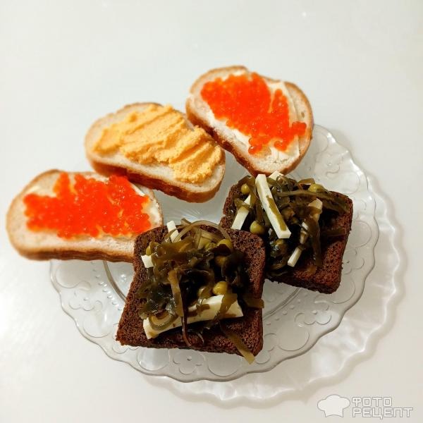 Рецепт: Салат с морской капустой - Из того, что под рукой: морская капуста, горошек и сыр. Питательный, полезный, быстрый салатик.