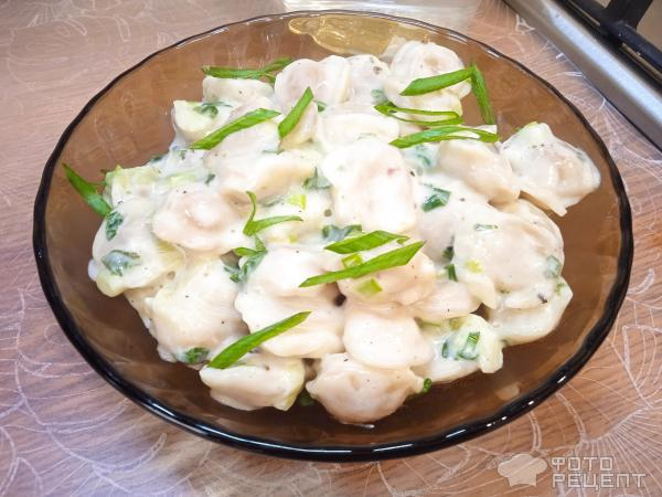 Рецепт: Жареные пельмени - в сливочном сырном соусе