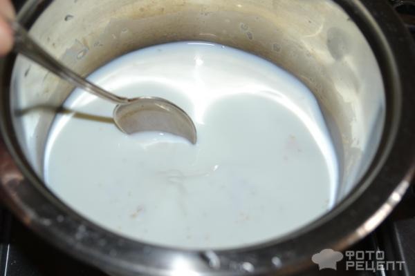 Рецепт: Панна-котта - С крыжовенным желе, корицей и орехами