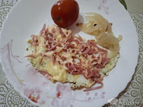 Рецепт: Белковый омлет - С колбасой и сыром.