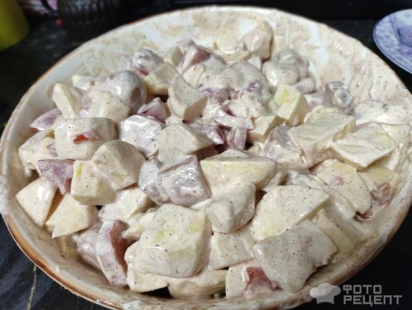 Рецепт: Картошка, запеченная с сосисками, помидорами и сыром - По-домашнему