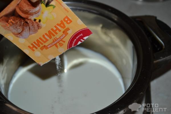 Рецепт: Панна-котта - С крыжовенным желе, корицей и орехами
