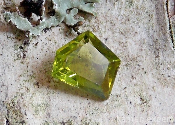 Какие кристаллы и самоцветы станут лучшими оберегами на все случаи жизни Какие кристаллы и самоцветы станут лучшими оберегами на все случаи жизни