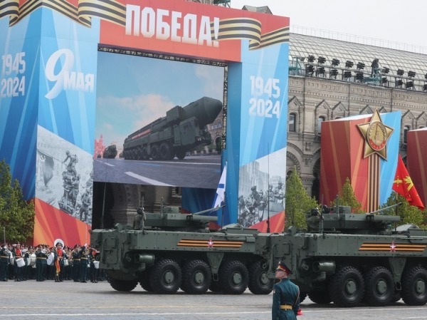 Языковые модели посоревновались в создании стихотворения на тему Победы
