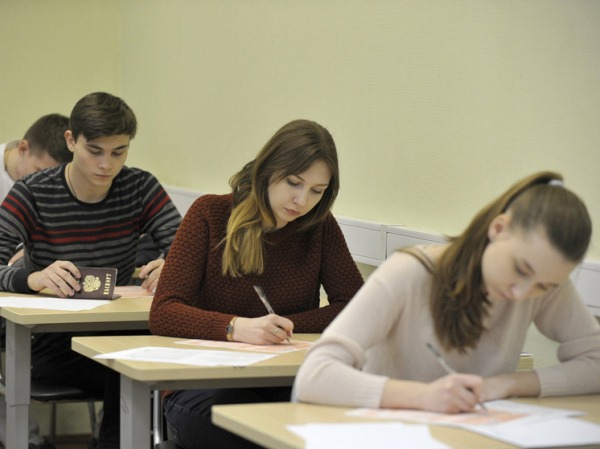 Лучшие результаты: эксперт объяснил, почему число ОГЭ сократили именно в Москве, Петербурге и Липецкой области