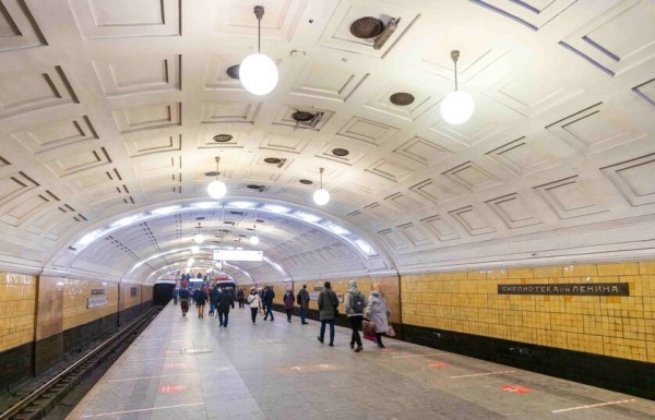 Метро и москвичи