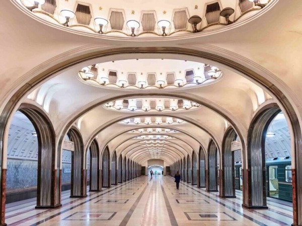 Метро и москвичи