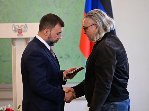 Пушилин вручил медаль &laquo;За освобождение Мариуполя&raquo; отцу погибшего участника СВО, поэта Ивана Лукина