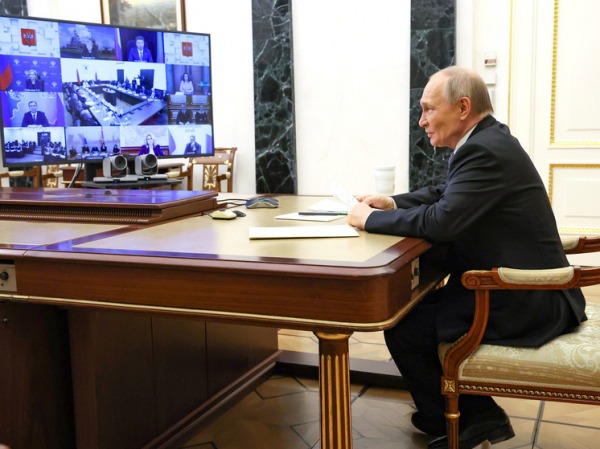 Владимир Путин поручил создать в Москве патриотический театр