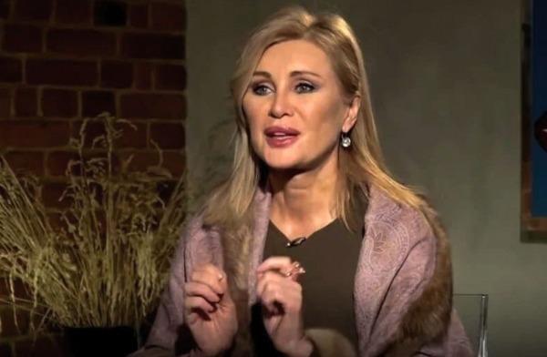 Вика Цыганова уверена, отказываться от украинского гражданства Ани Лорак не станет Вика Цыганова уверена, отказываться от украинского гражданства Ани Лорак не станет