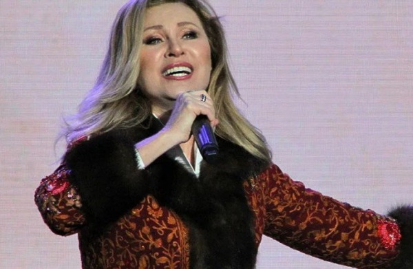 Вика Цыганова уверена, отказываться от украинского гражданства Ани Лорак не станет Вика Цыганова уверена, отказываться от украинского гражданства Ани Лорак не станет