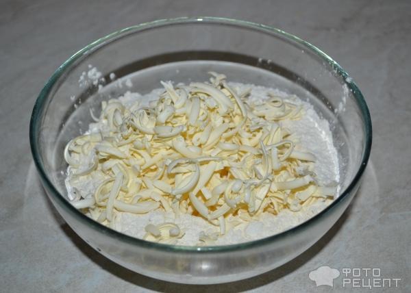 Рецепт: Пирог "Луковый" - Быстрый луковый пирог со сливками на слоеном тесте