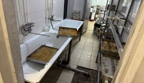 Из оздоровительного лагеря &ndash; в больницу: под Омском отравились 11 детей