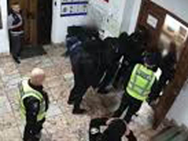 "Это случилось из-за вас": на Украине бьют и забрасывают камнями ветеранов ВСУ с инвалидностью