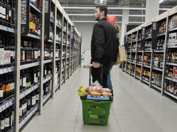 Продажи водки упали: эксперт объяснил неожиданную тенденцию