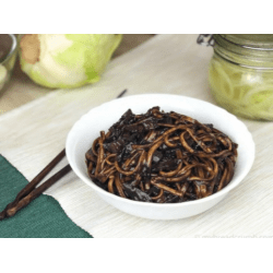 Рецепт: Черная рисовая лапша с уткой и овощами - На скорую руку