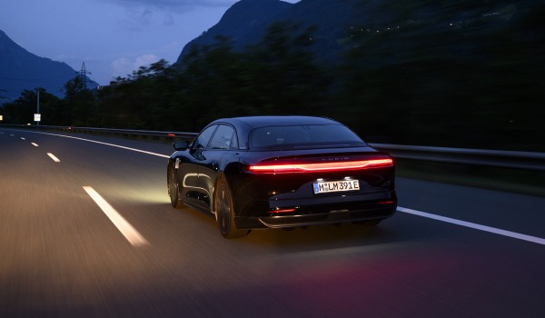 Седан Lucid Air поставил рекорд дальности хода