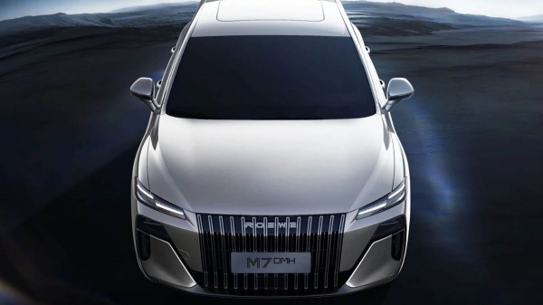 Гибридный седан Roewe M7 показал новый фирменный стиль