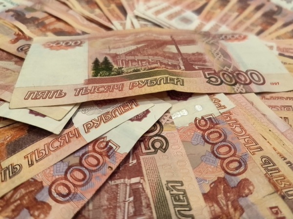 Как выгодно вложить 100 тысяч рублей: аналитики дали совет
