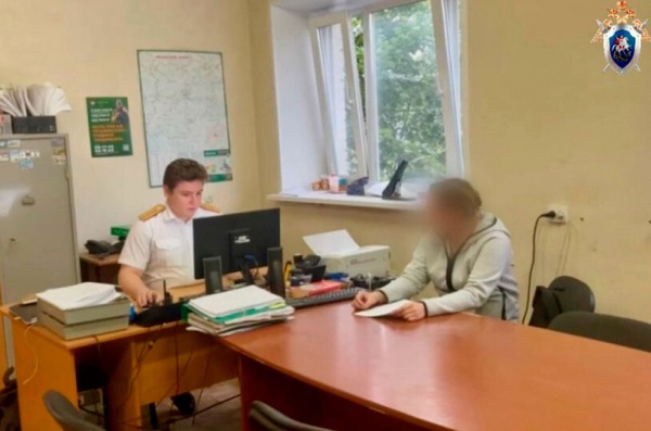 &laquo;Опустились руки&raquo;: местные вступились за женщину, обвиняемую в смерти от истощения 12-летней дочери-инвалида