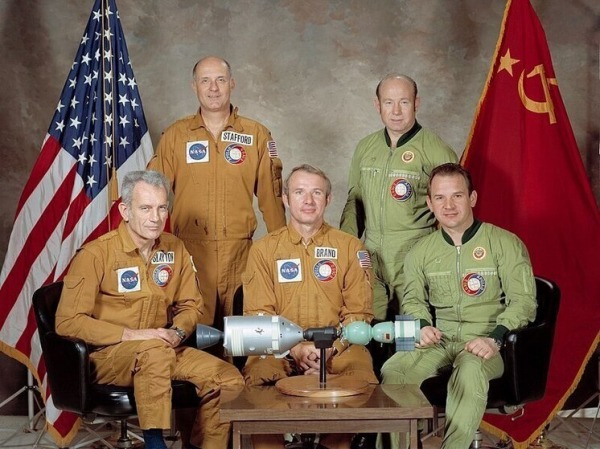 Рукопожатию над Эльбой &ndash; 50 лет: космонавты и ученые рассказали о неизвестных деталях полета &laquo;Союз-Аполлон&raquo;