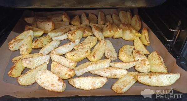 Рецепт: Картофель по-деревенски в духовке - С любимыми специями, хрустящий и очень вкусный.