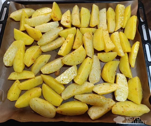 Рецепт: Картофель по-деревенски в духовке - С любимыми специями, хрустящий и очень вкусный.