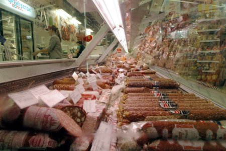 Ученые назвали продукты, которые повышают риск рака&nbsp;кишечника
