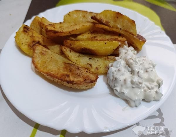 Рецепт: Картофель по-деревенски в духовке - С любимыми специями, хрустящий и очень вкусный.