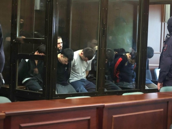 На процессе над террористами из &laquo;Крокуса&raquo; допросили мужчин, потерявших жен в теракте