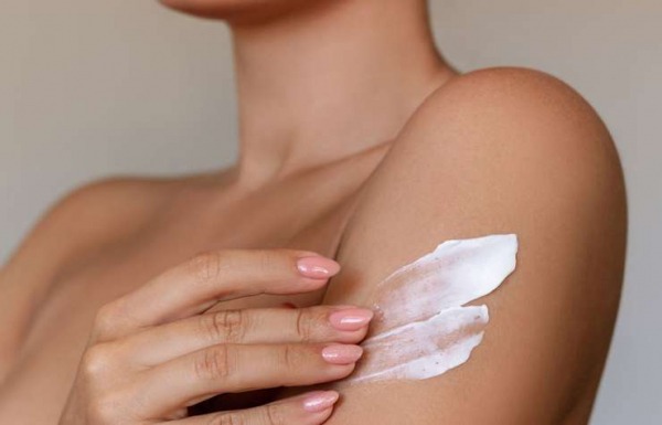 Пептиды и ретинол &mdash; теперь и на теле: что нужно знать об &laquo;умных&raquo; кремах для тела