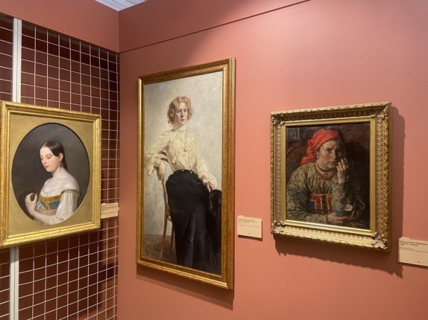 В Музее Тропинина показали богатство своих фондов