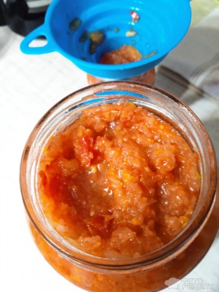 Рецепт: Кабачковая "аджика" - С болгарским перцем и чесноком: вкусная и пикантная, сразу и не поймешь что из кабачков