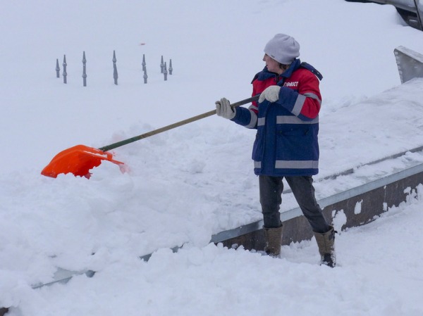 Назван дедлайн по уборке снега для коммунальщиков